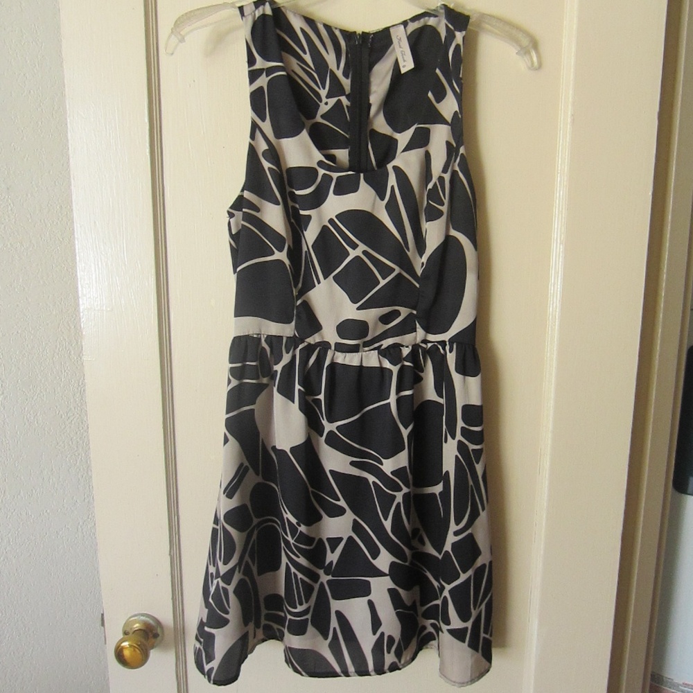 Black and grey patterned mini dress